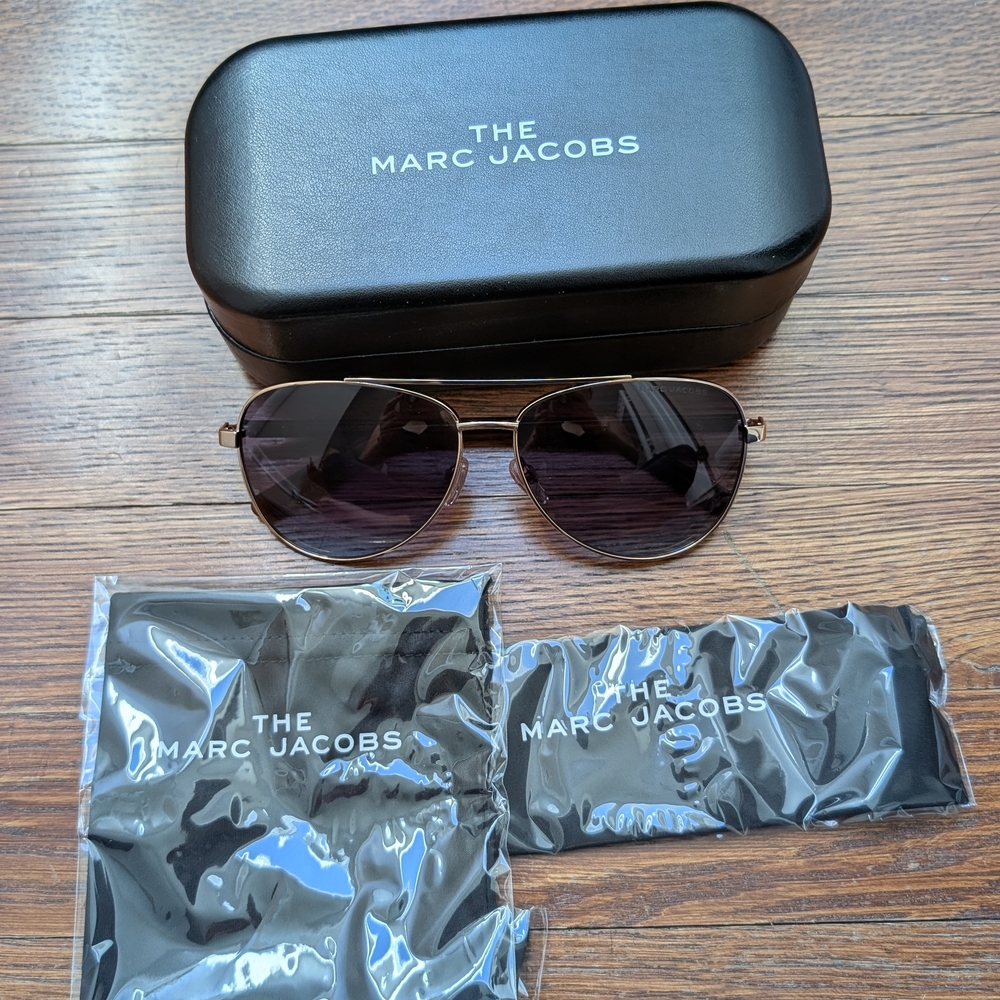 Marc Jacobs Gold-Tone/Black Aviator Sunglasses - NWOT - Incl case & dust cloths